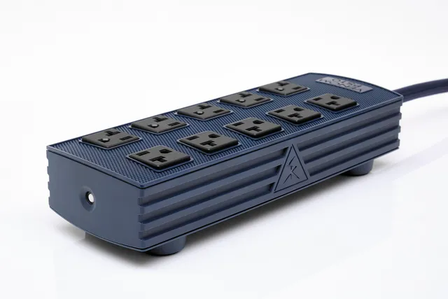 shunyata-venom-ps10-stromverteiler-mit-10-anschl-ssen image 1